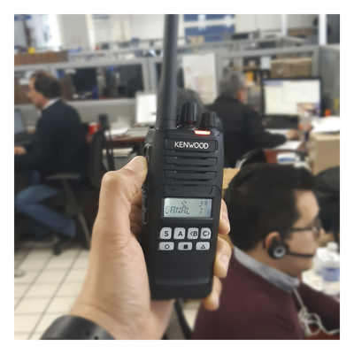 136-174 MHz, Digital NXDN-Analógico, 5 Watts, 260 Canales, 9 Teclas, Roaming, Encriptación, GPS, Inc. antena, batería, c